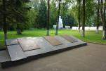 Памятники на могилах активных участников революционного движения и гражданской войны на территории воинского кладбища